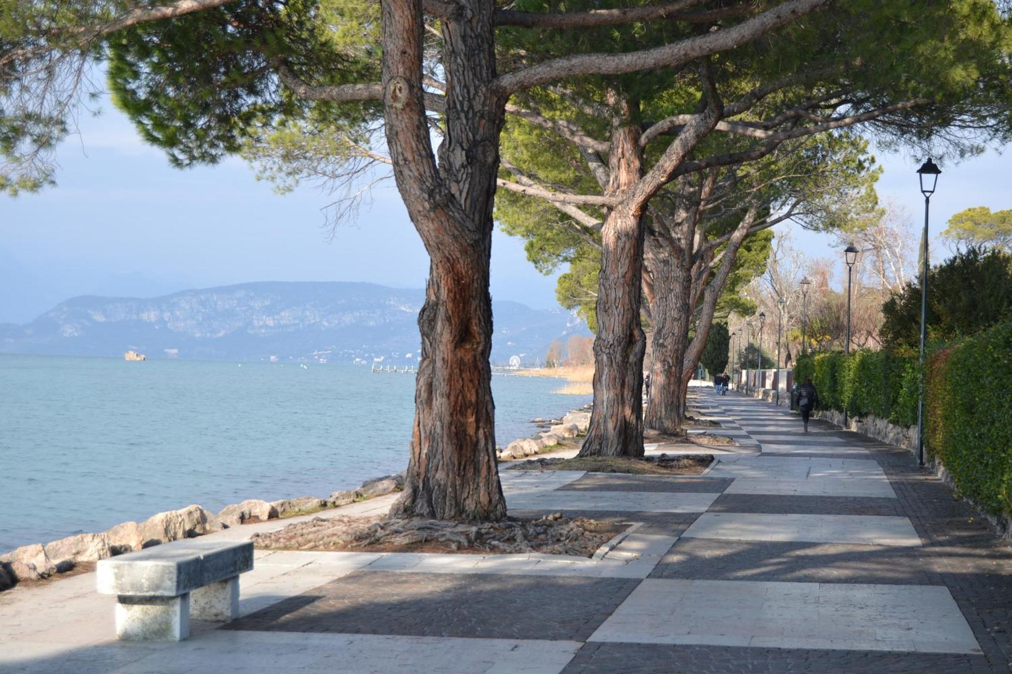 Gardenia Holiday Apartment - A 50 M Dal Lago Lazise Exterior photo